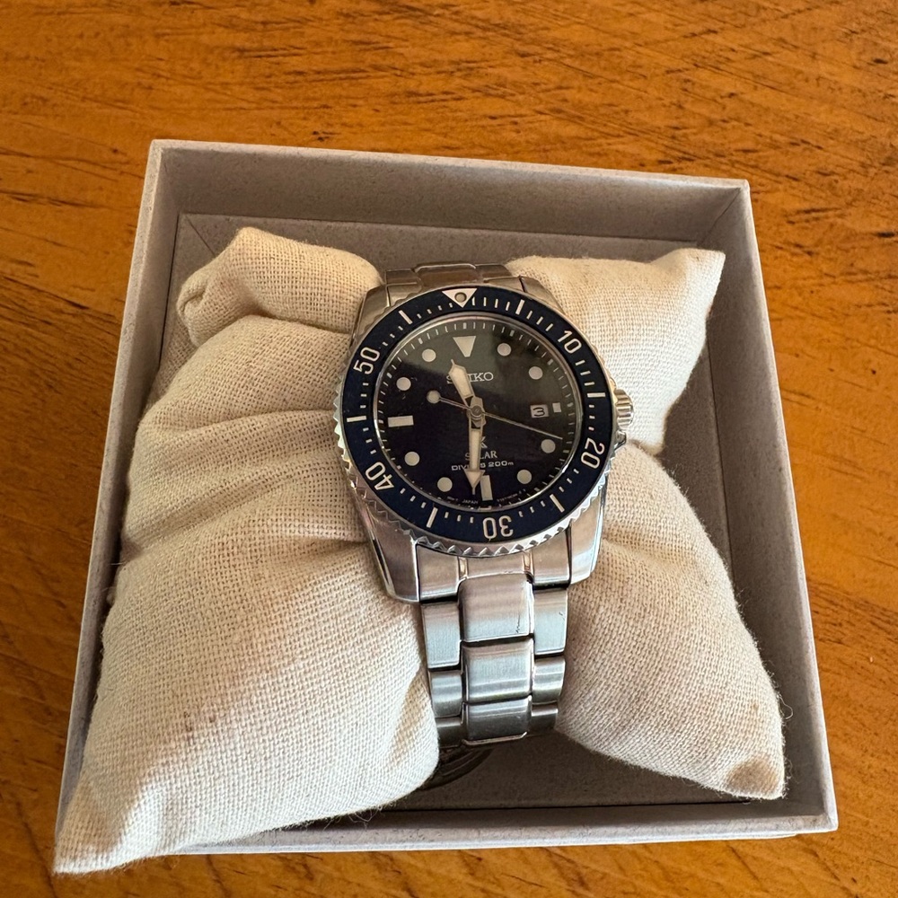 RARE NWOT Blue and Silver Seiko Solar Submariner Dive Watch